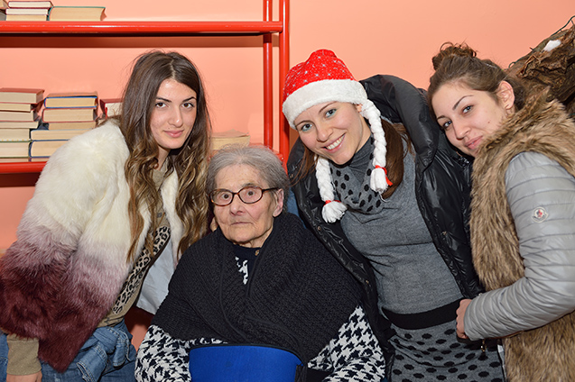 Buon natale ai nonni della casa di riposo